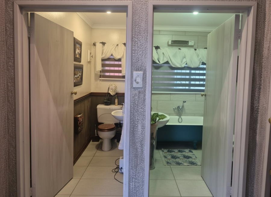 6 Bedroom Property for Sale in Dan Pienaar Free State